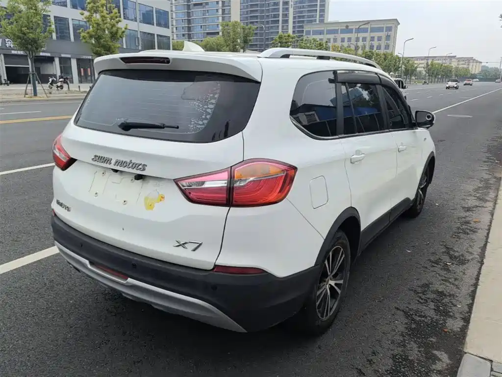 SWM X7 SWM斯威X7 2020款 2.0 L 手动舒适版 7座