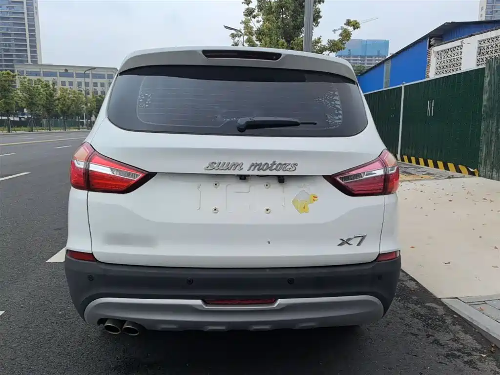 SWM X7 SWM斯威X7 2020款 2.0 L 手动舒适版 7座