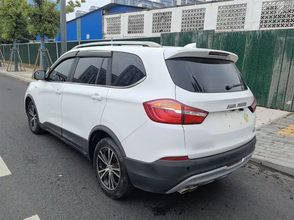 SWM X7 SWM斯威X7 2020款 2.0 L 手动舒适版 7座