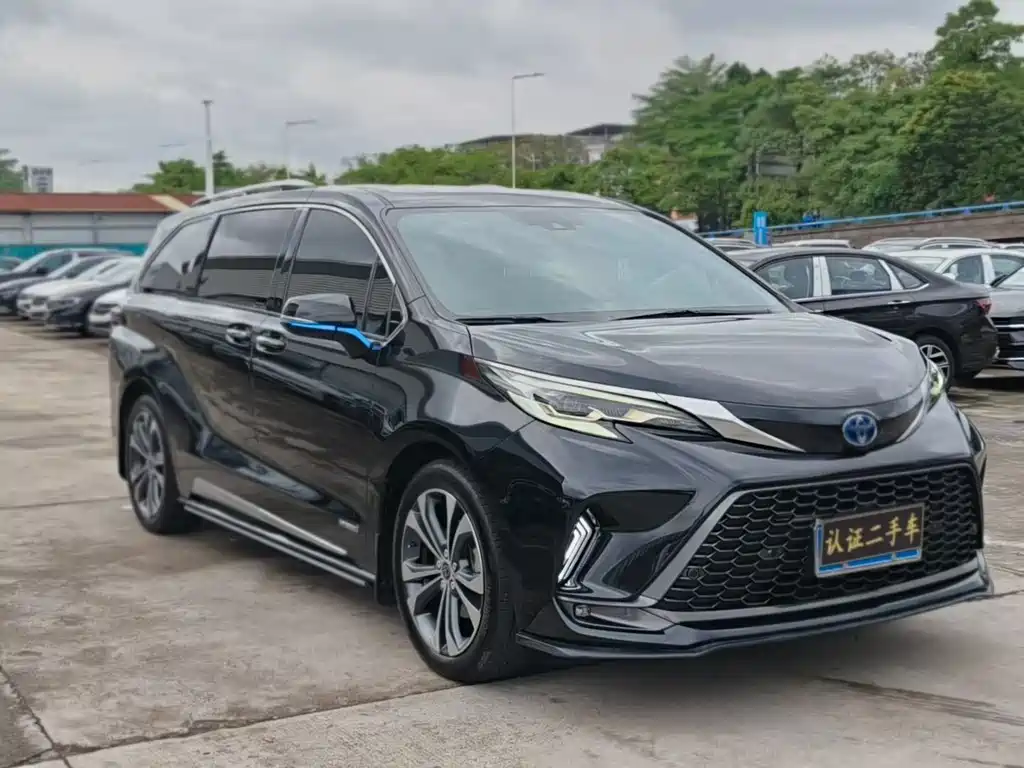 Granvia 2.5 L Hybrid Noble VIP