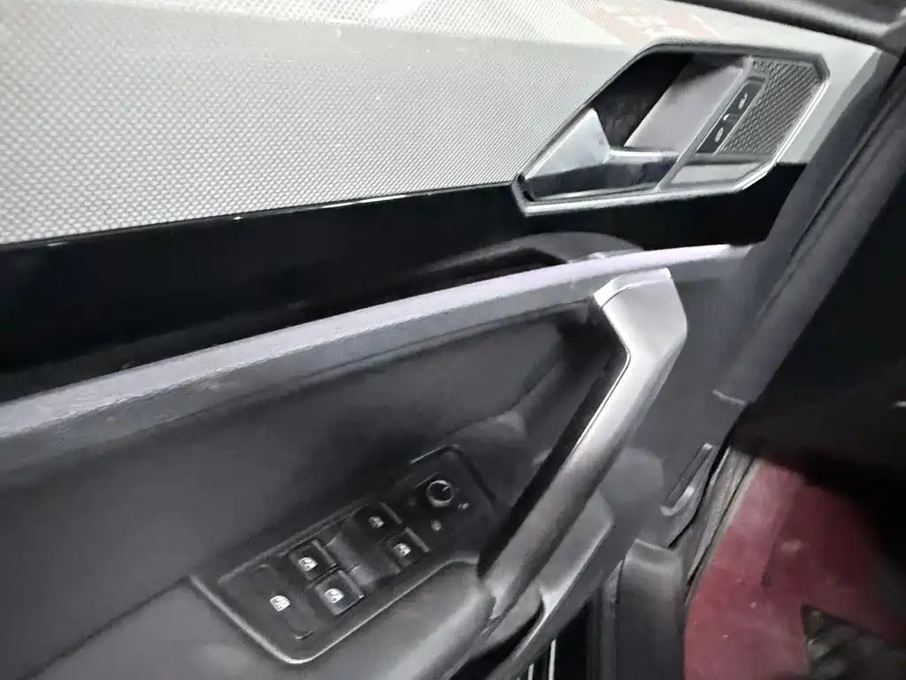 Tayron 330 TSI 2 WD Luxury CN-VI
