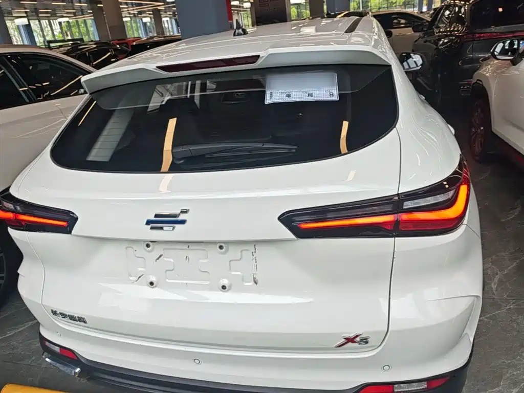 Changan Oshan X5 1.6 L CVT Distinguished