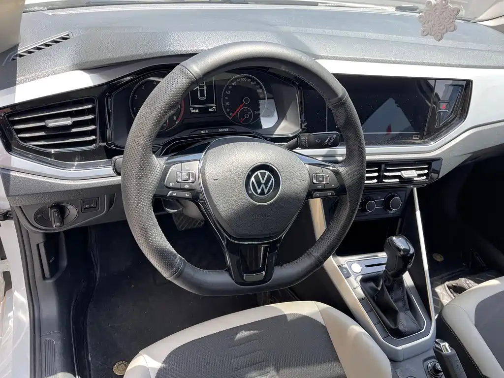 Polo Plus 1.5 L Auto Colorful Tech