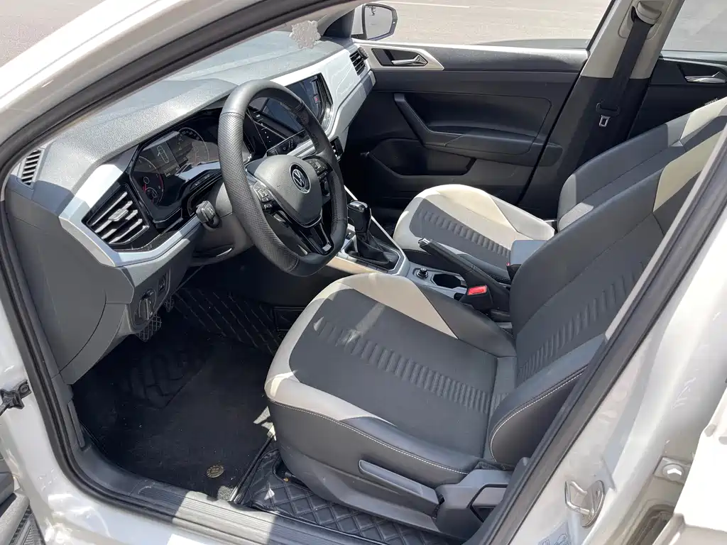 Polo Plus 1.5 L Auto Colorful Tech