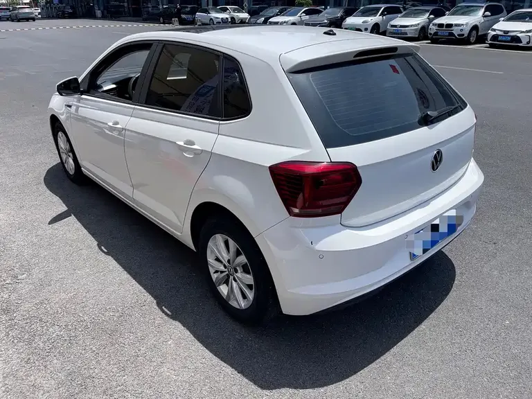 Volkswagen Polo Plus 1.5 L Auto Colorful Tech