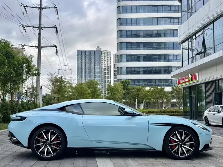 Aston Martin DB11 5.2 T First Edition