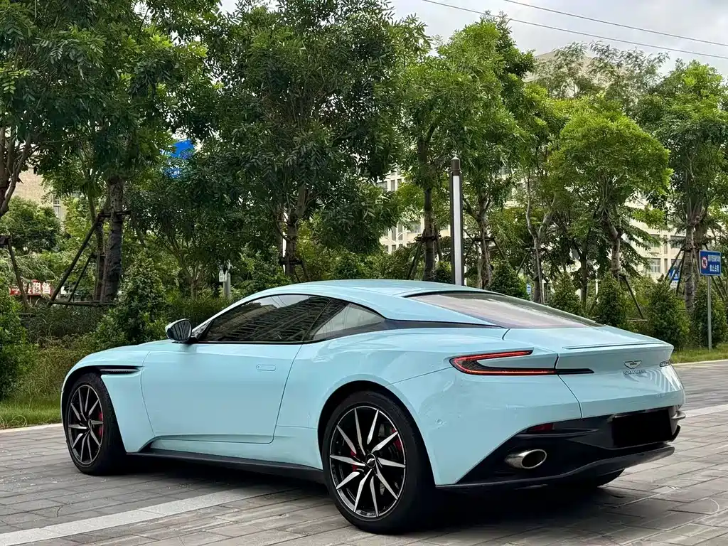 Aston Martin DB11 5.2 T First Edition