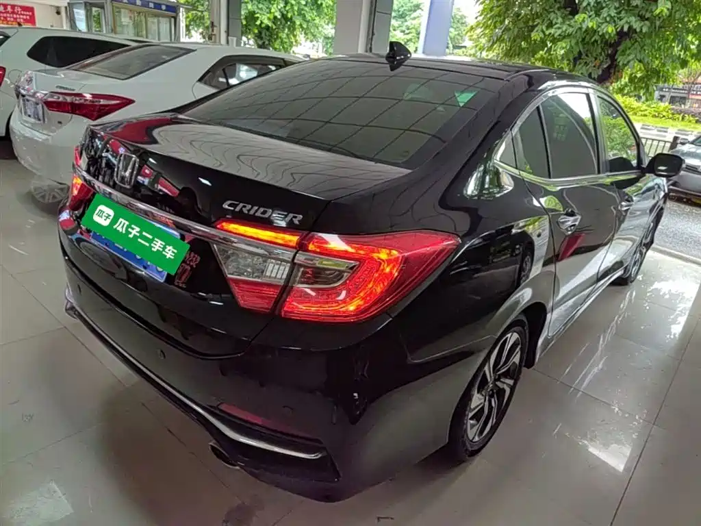 Crider 1.8 L CVT Luxury