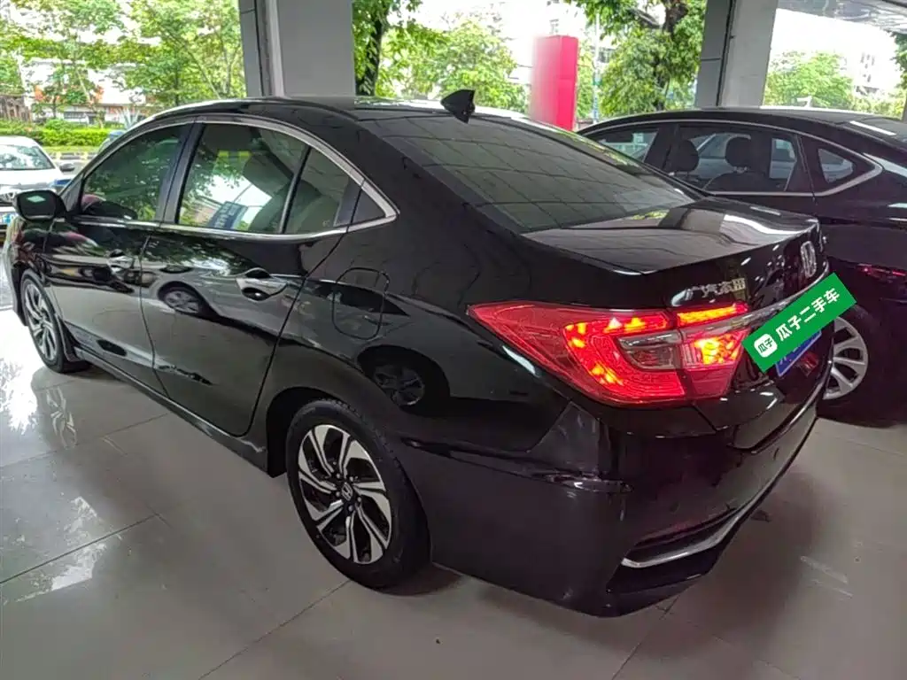Crider 1.8 L CVT Luxury