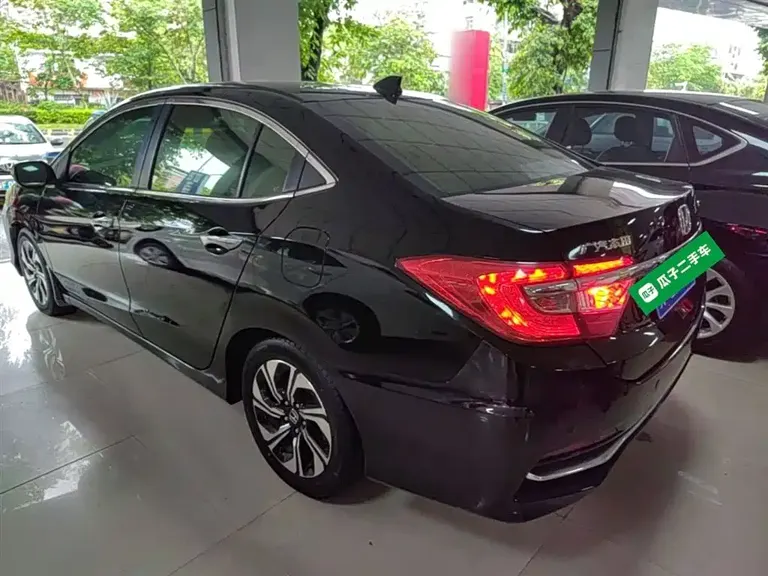Honda Crider 1.8 L CVT Luxury