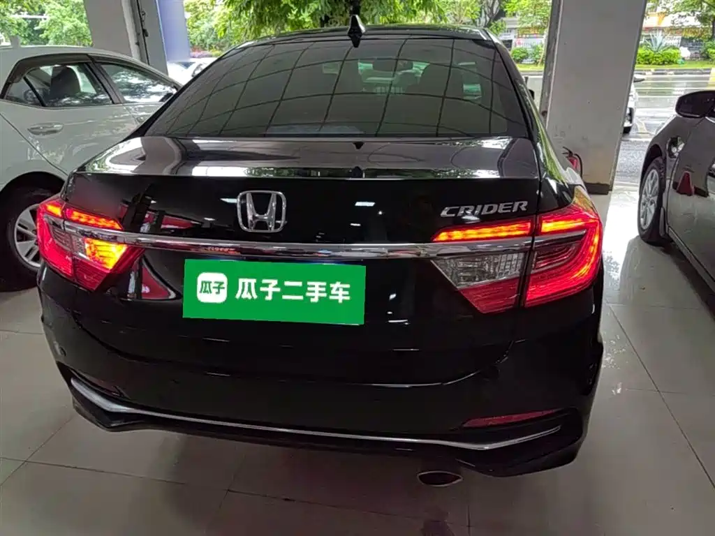 Crider 1.8 L CVT Luxury