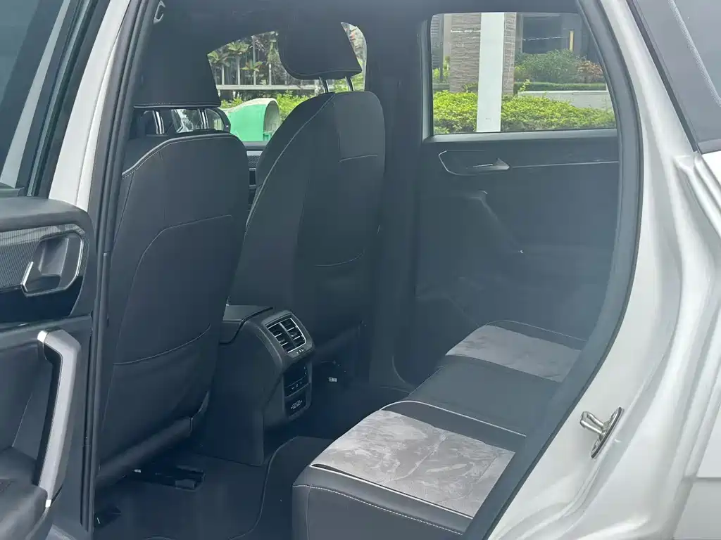Tayron X 330 TSI 2 WD Flagship Smart