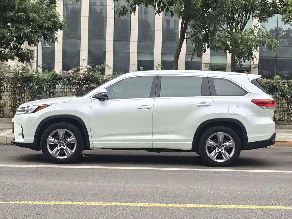 Highlander 2.0 T 4 WD Supreme 7-seat CN-VI