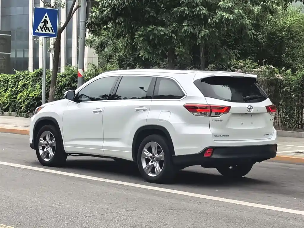 Highlander 2.0 T 4 WD Supreme 7-seat CN-VI