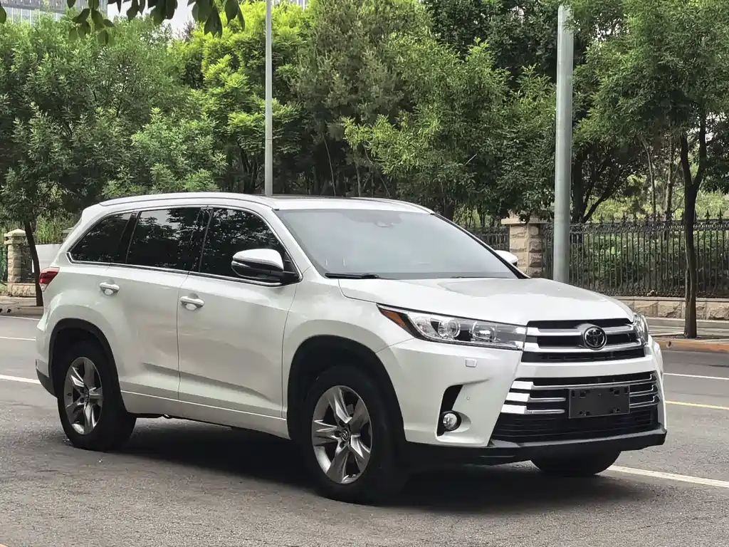 Highlander 2.0 T 4 WD Supreme 7-seat CN-VI