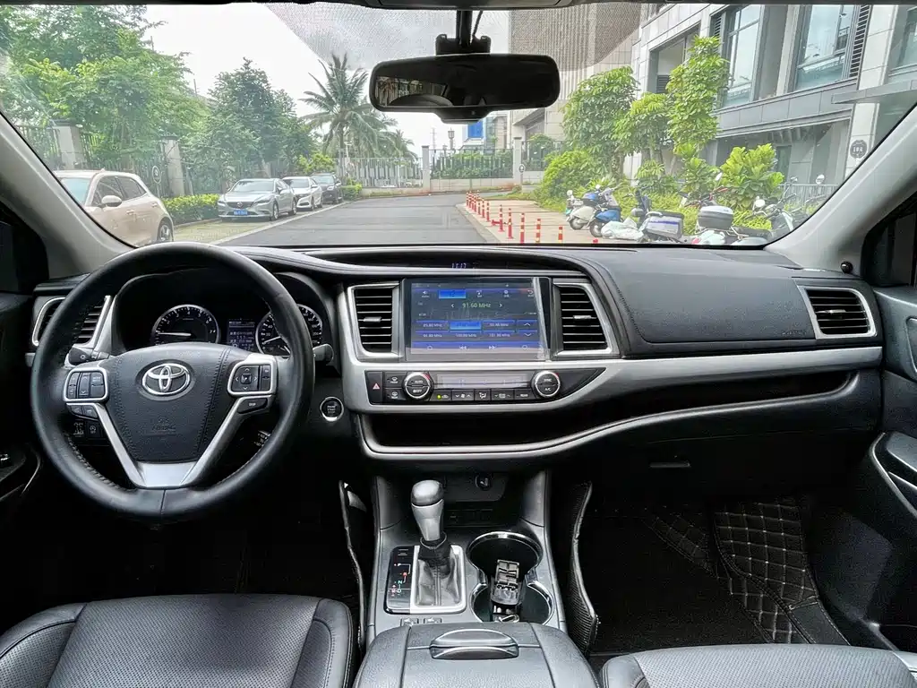 Highlander 2.0 T 2 WD Luxury 7-seat