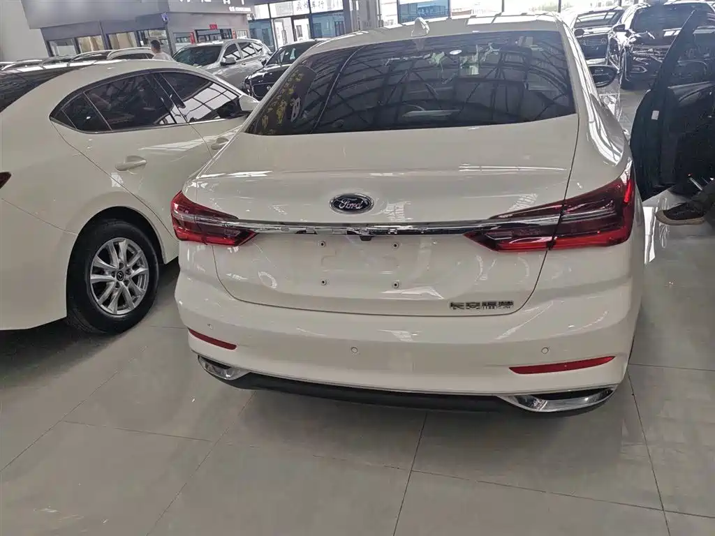 Escort 1.5 L Auto Diamond