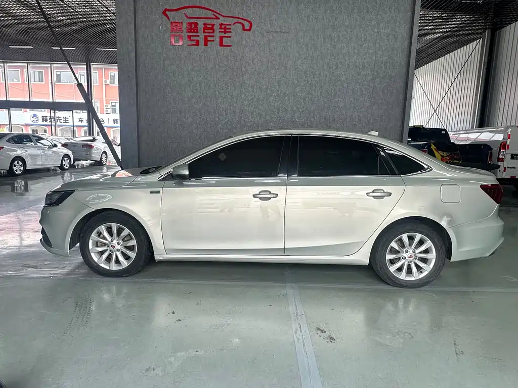Roewe i6 NEV 45 T Hybrid Connected Smart Enjoyment