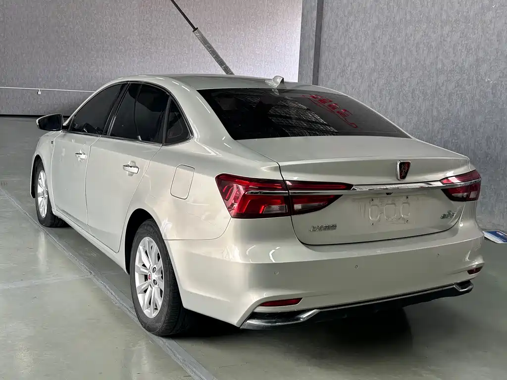 Roewe i6 NEV 45 T Hybrid Connected Smart Enjoyment