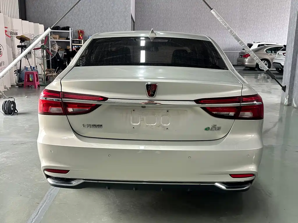 Roewe i6 NEV 45 T Hybrid Connected Smart Enjoyment