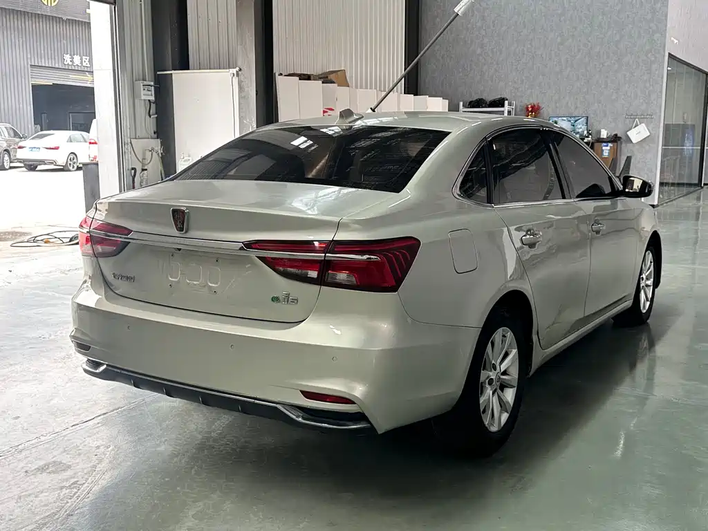 Roewe i6 NEV 45 T Hybrid Connected Smart Enjoyment