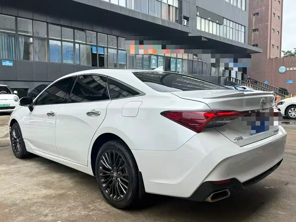 Avalon 2.0 L XLE Premium