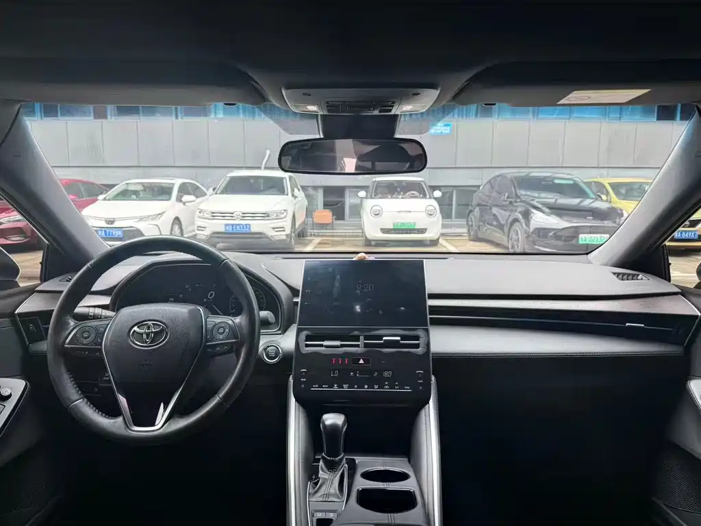 Avalon 2.0 L XLE Premium