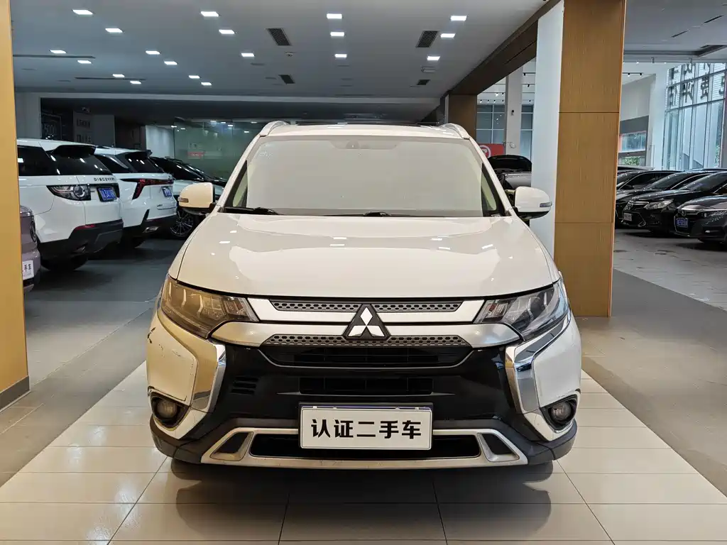 Outlander 2.4 L 4 WD Enjoyment 5-seat CN-VI