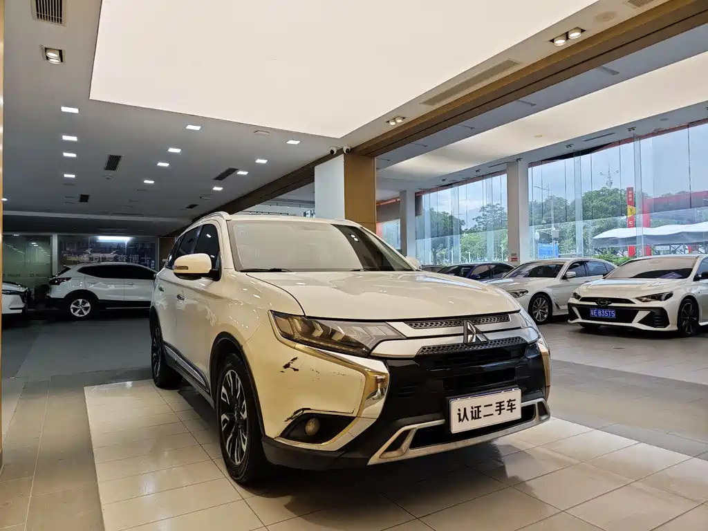 Outlander 2.4 L 4 WD Enjoyment 5-seat CN-VI