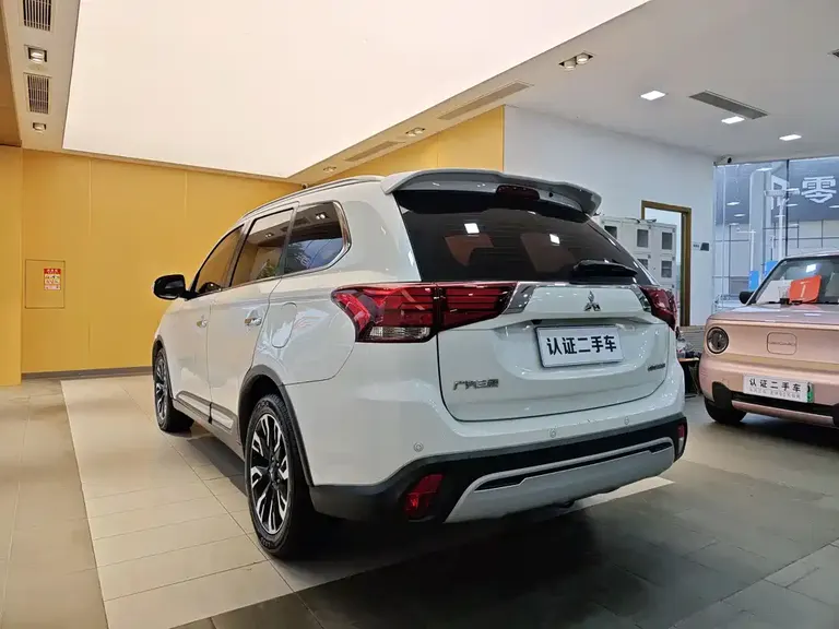 Mitsubishi Outlander 2.4 L 4 WD Enjoyment 5-seat CN-VI