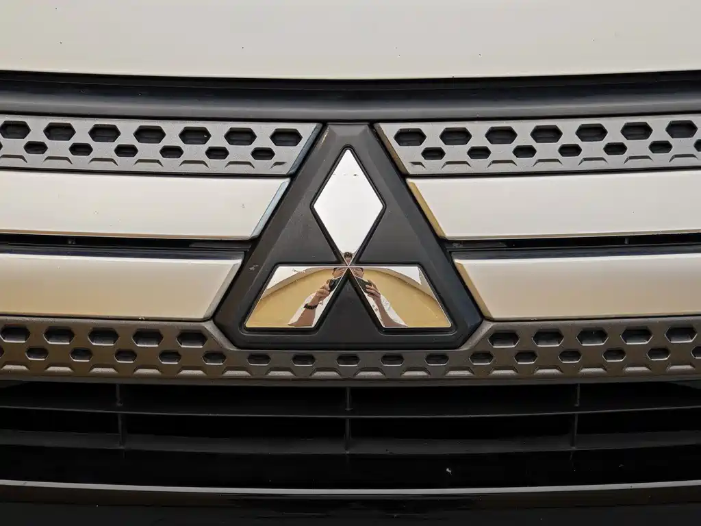 Outlander 2.4 L 4 WD Enjoyment 5-seat CN-VI