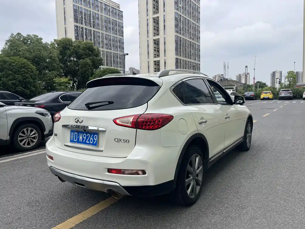 Infiniti QX50 2.5 L Comfort