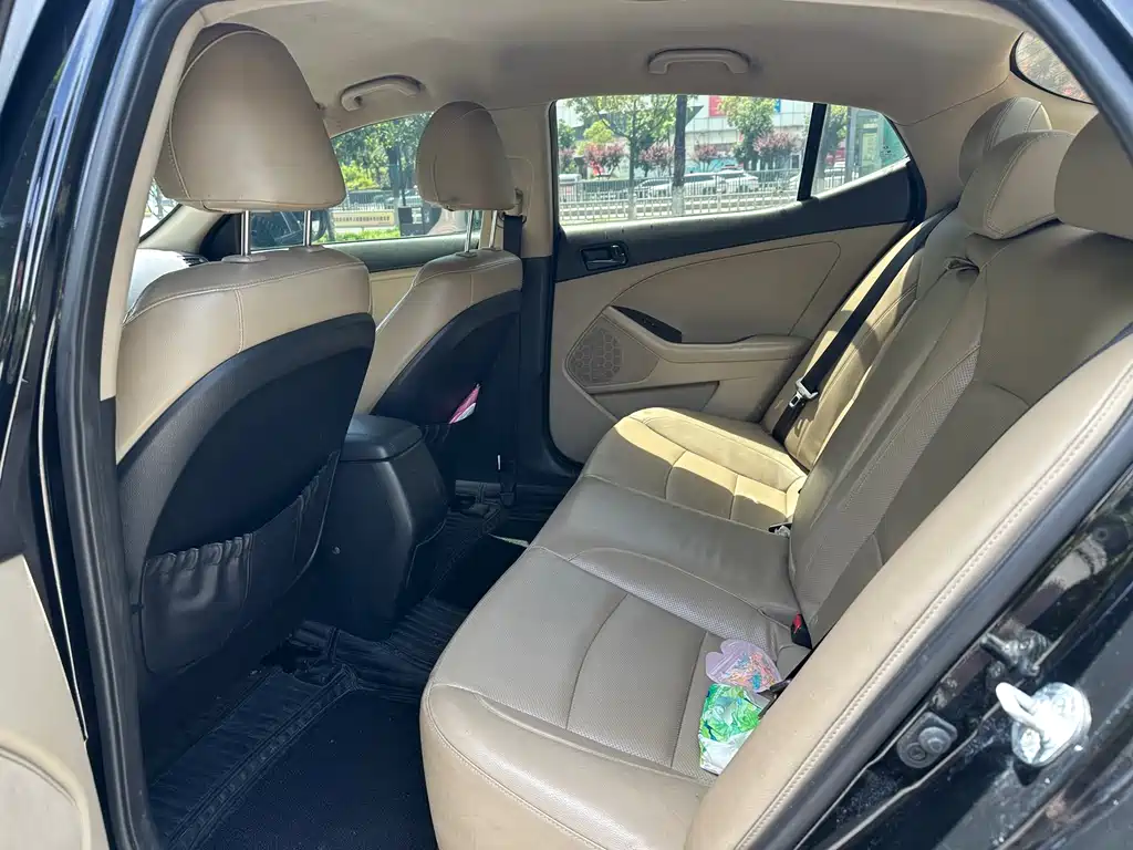 Kia K5 2.0 L Auto GL