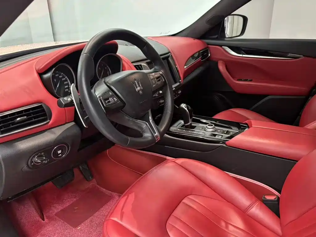 Levante 3.0 T Standard