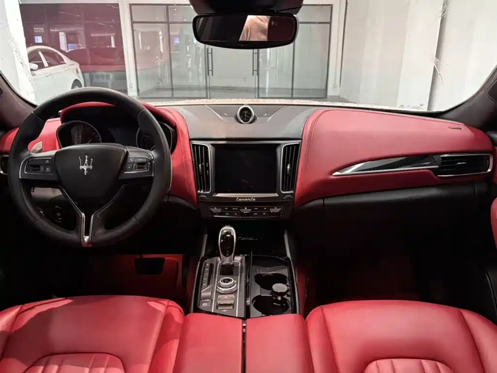 Levante 3.0 T Standard