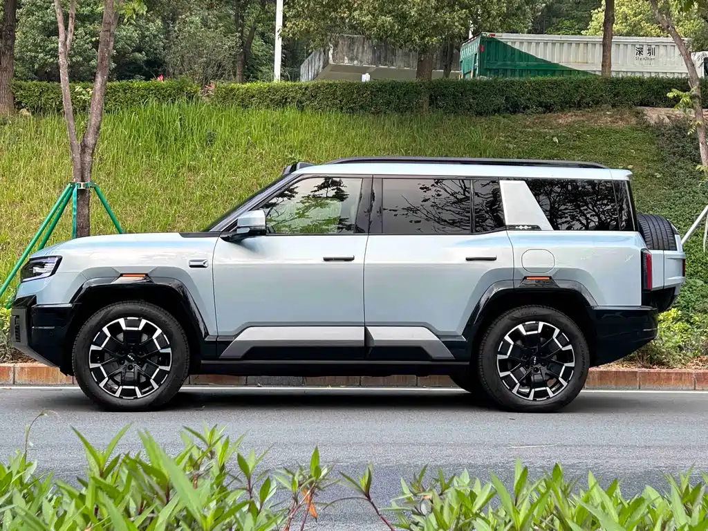 Leopard 8 Brave Flagship 7-seat