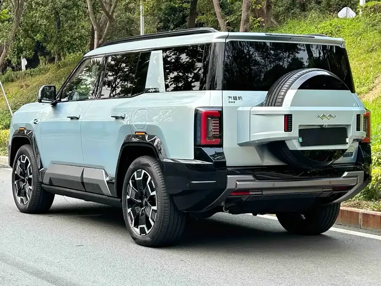 Fangchengbao Leopard 8 Brave Flagship 7-seat