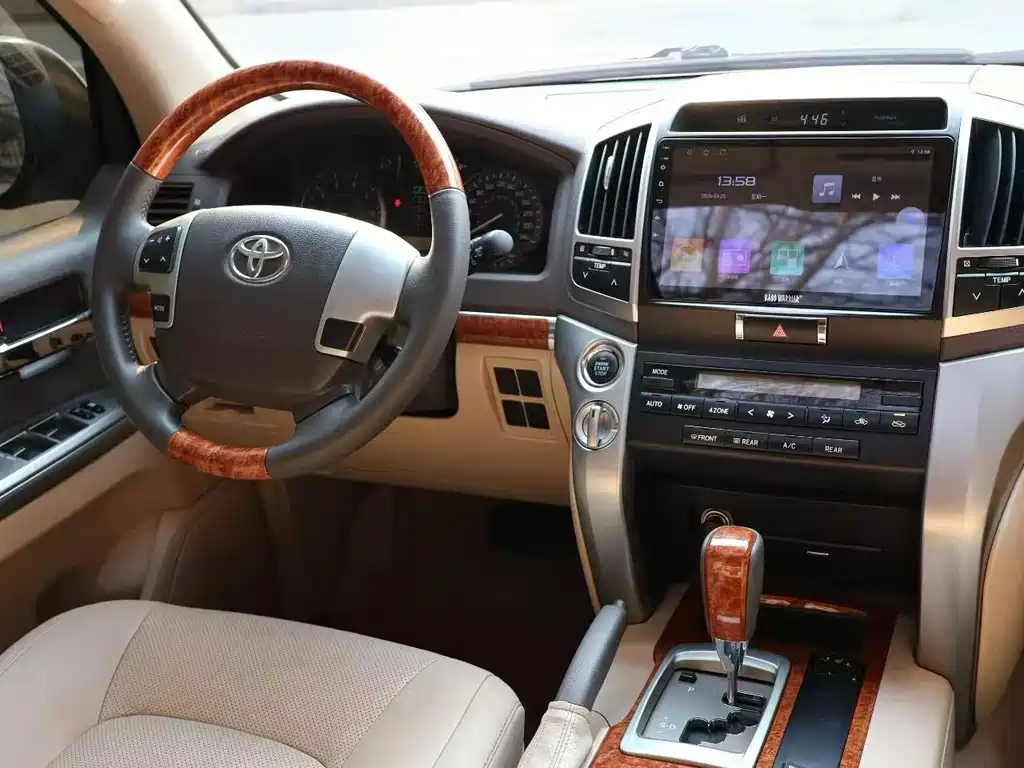 Land Cruiser 4.0 L Auto VX