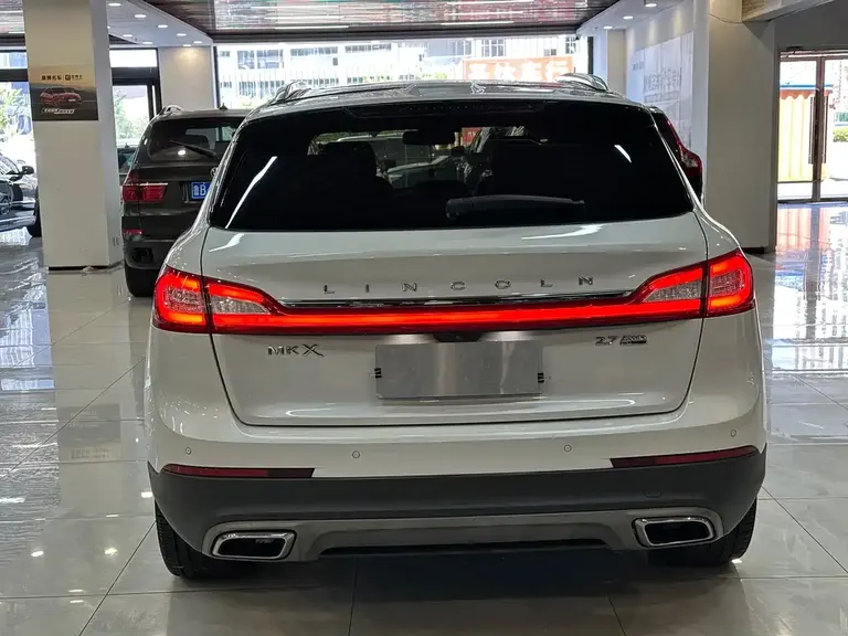 Lincoln MKX 2.7 T 4 WD Honor Shine