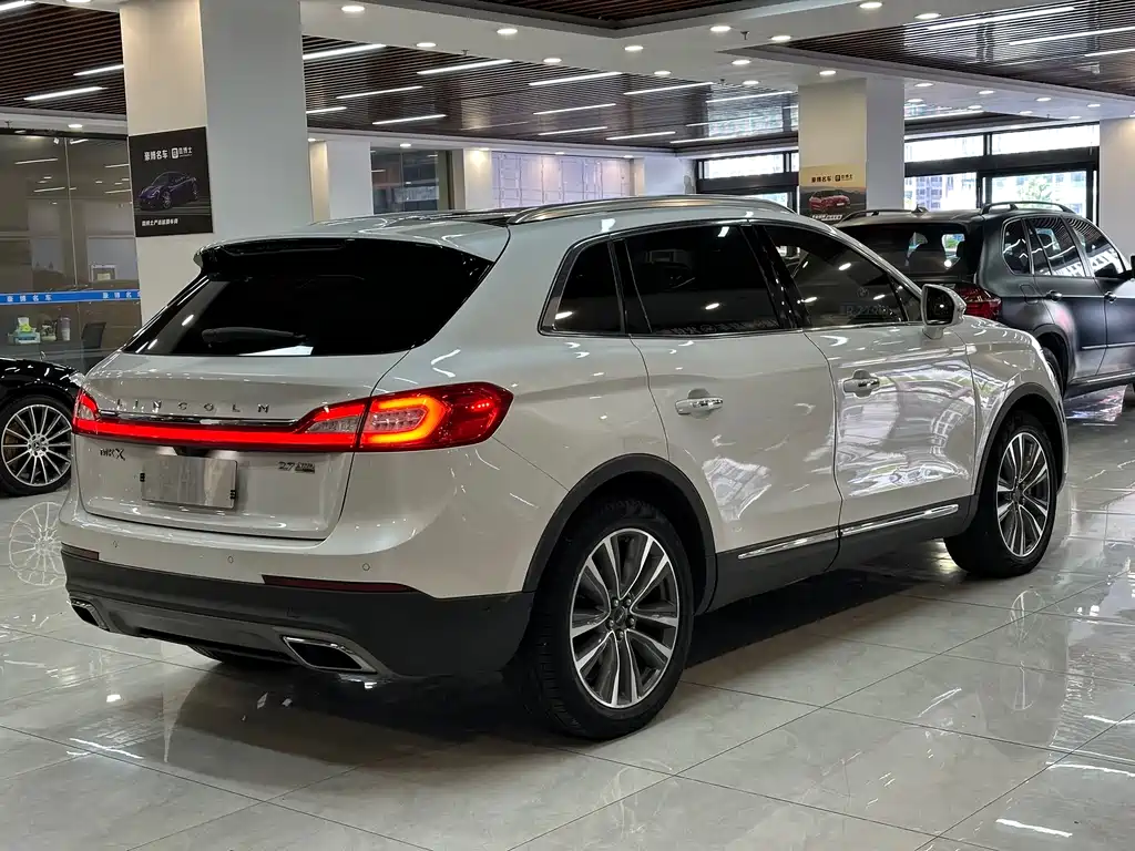 Lincoln MKX 2.7 T 4 WD Honor Shine