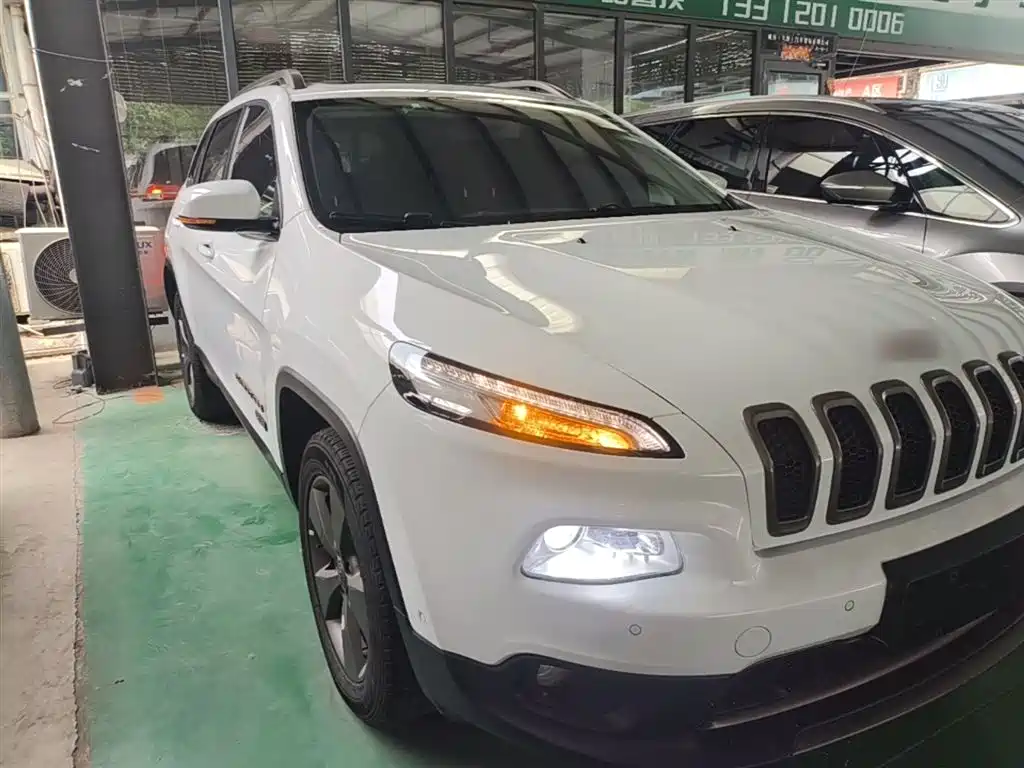 Cherokee 自由光 2016款 2.4 L 75周年致敬版