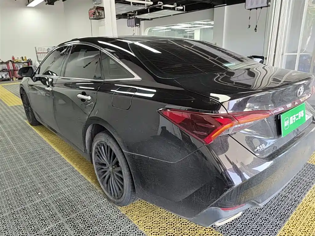 Avalon 2.0 L XLE Premium CN-VI