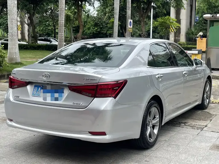 Toyota Crown 2.0 T Fashion