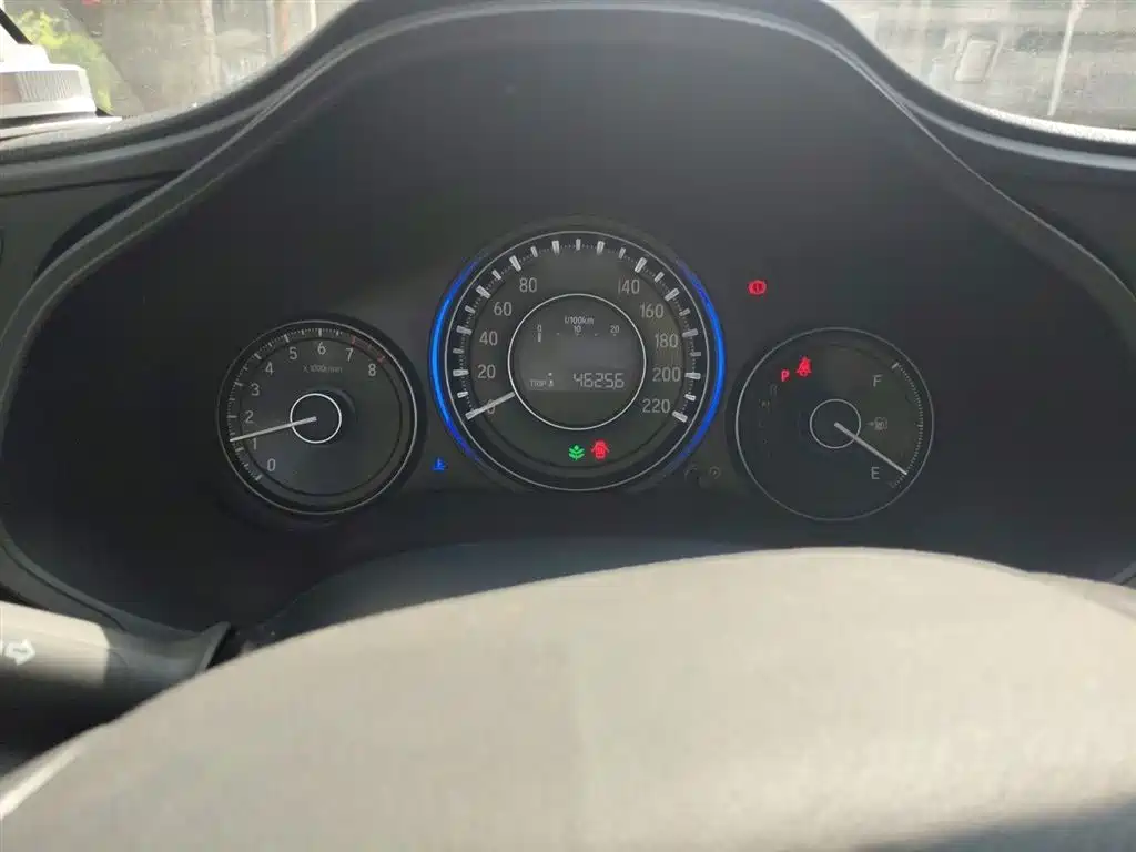 Crider 1.8 L CVT Luxury