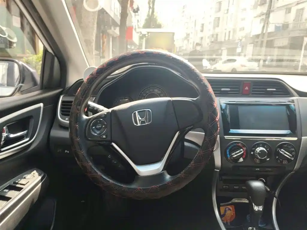 Crider 1.8 L CVT Luxury