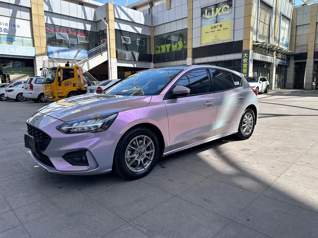 Focus Sedan EcoBoost 180 Auto Sharp Trend