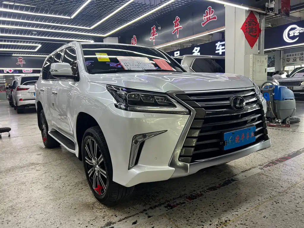Lexus LX 570 Distinguished Luxury
