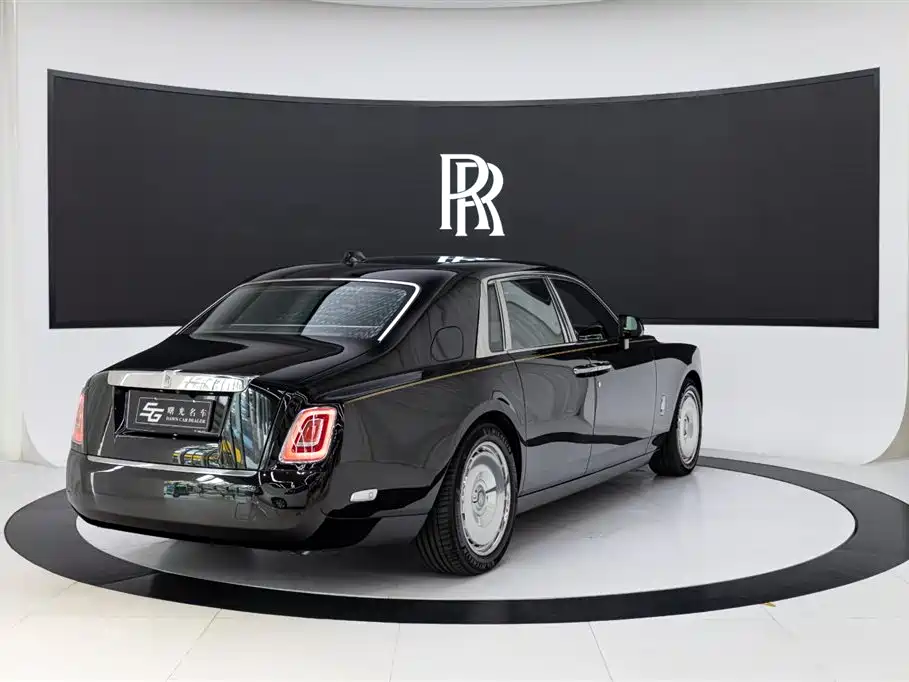 Phantom 6.7 T Standard Wheelbase
