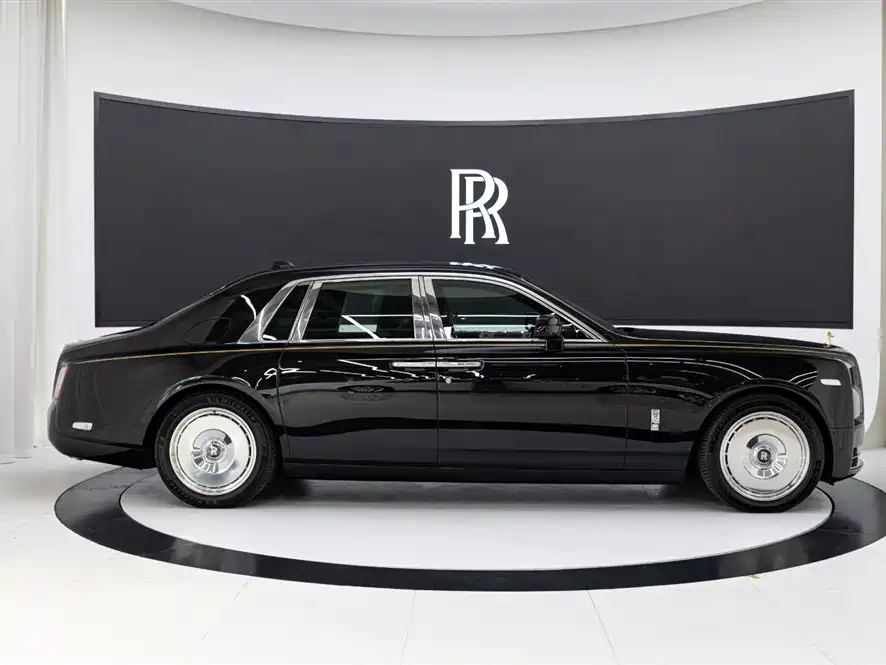 Phantom 6.7 T Standard Wheelbase