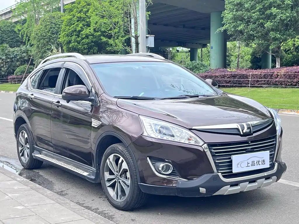 URX 6 SUV 1.8 T Fashion